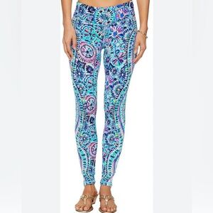 LILLY PULITZER
UPF 50 + Weekender Legging